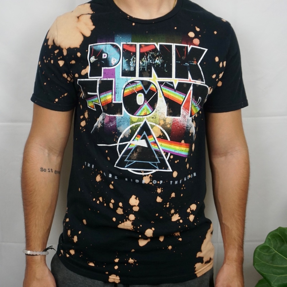 Bleach-like Pink Floyd Shirt
